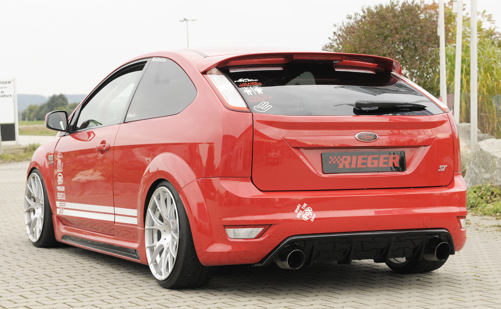 Focus 2 задний. Диффузор Rieger на Focus 2 St. Focus 2st диффузор 2 St. Диффузор Rieger Focus St. Rieger Ford Focus 2.